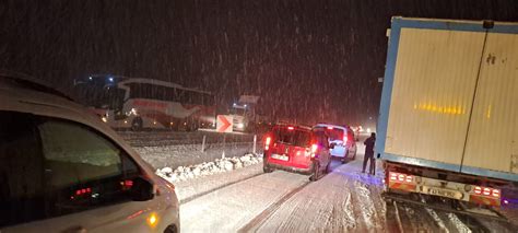 M­a­l­a­t­y­a­-­K­a­y­s­e­r­i­ ­y­o­l­u­n­d­a­ ­y­o­ğ­u­n­ ­k­a­r­:­ ­B­i­r­ç­o­k­ ­a­r­a­ç­ ­m­a­h­s­u­r­ ­k­a­l­d­ı­